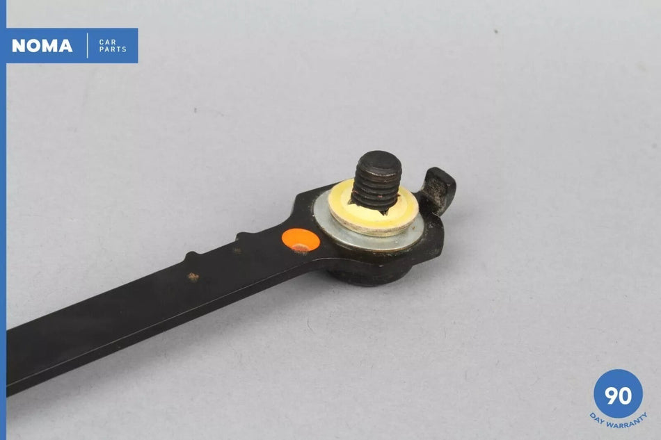 98-99 Jaguar X308 XJ8 XJR VDP Front Right Seat Belt Buckle Beige HNC7012BD OEM