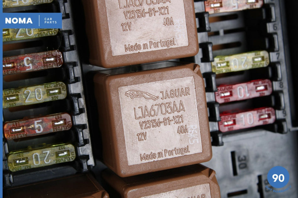 98-03 Jaguar XJ8 Vanden Plas X308 Rear Trunk Fuse Box 22 Way LNC2822CA OEM