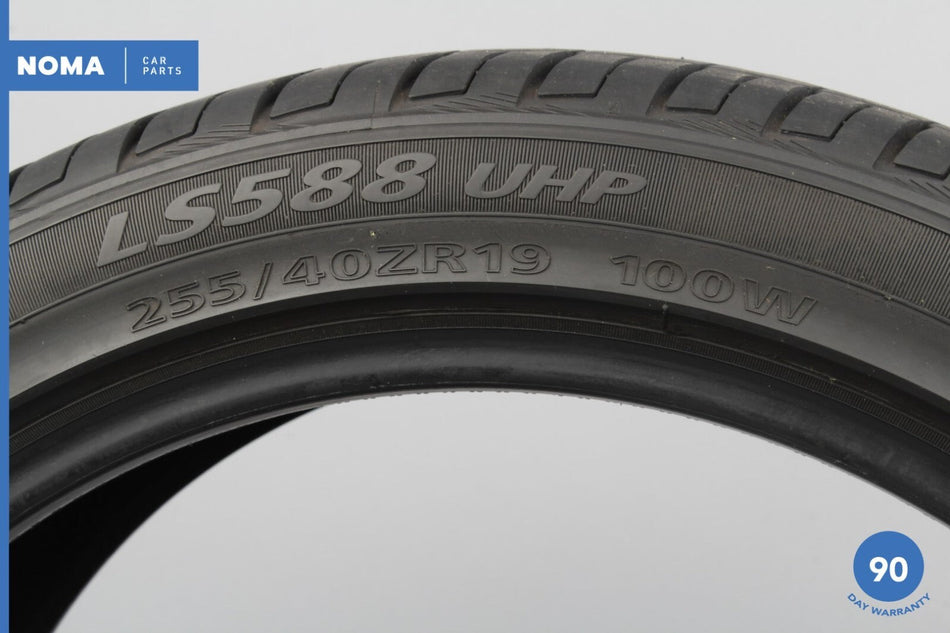 Landsail LS588 UHP 255/40 R19 100W Tire