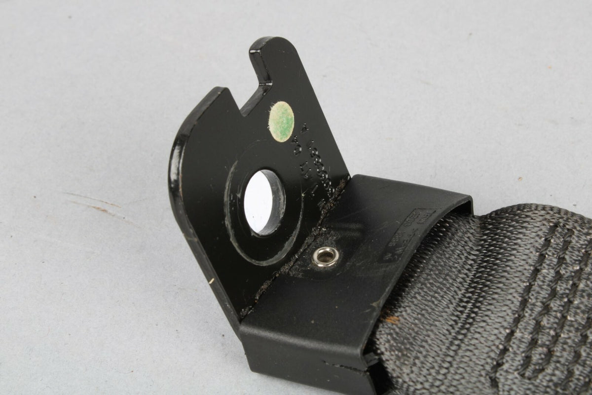 04-09 Jaguar XJ8 XJR Vanden Plas X350 X358 Rear Center Seat Belt Buckle LEG OEM - photo 2