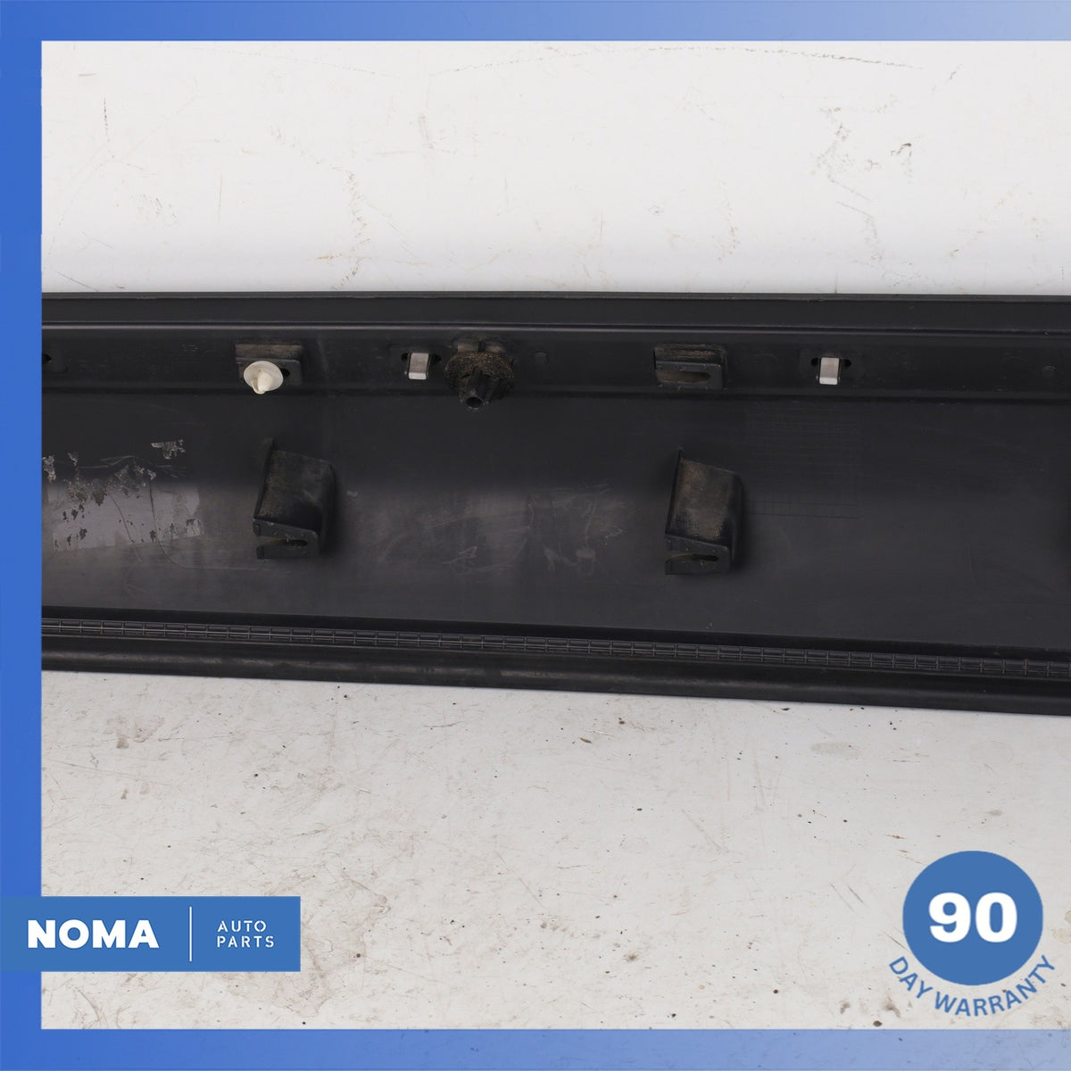 12-19 Range Rover Evoque L538 4DR Front Right Door Lower Molding OEM - photo 7