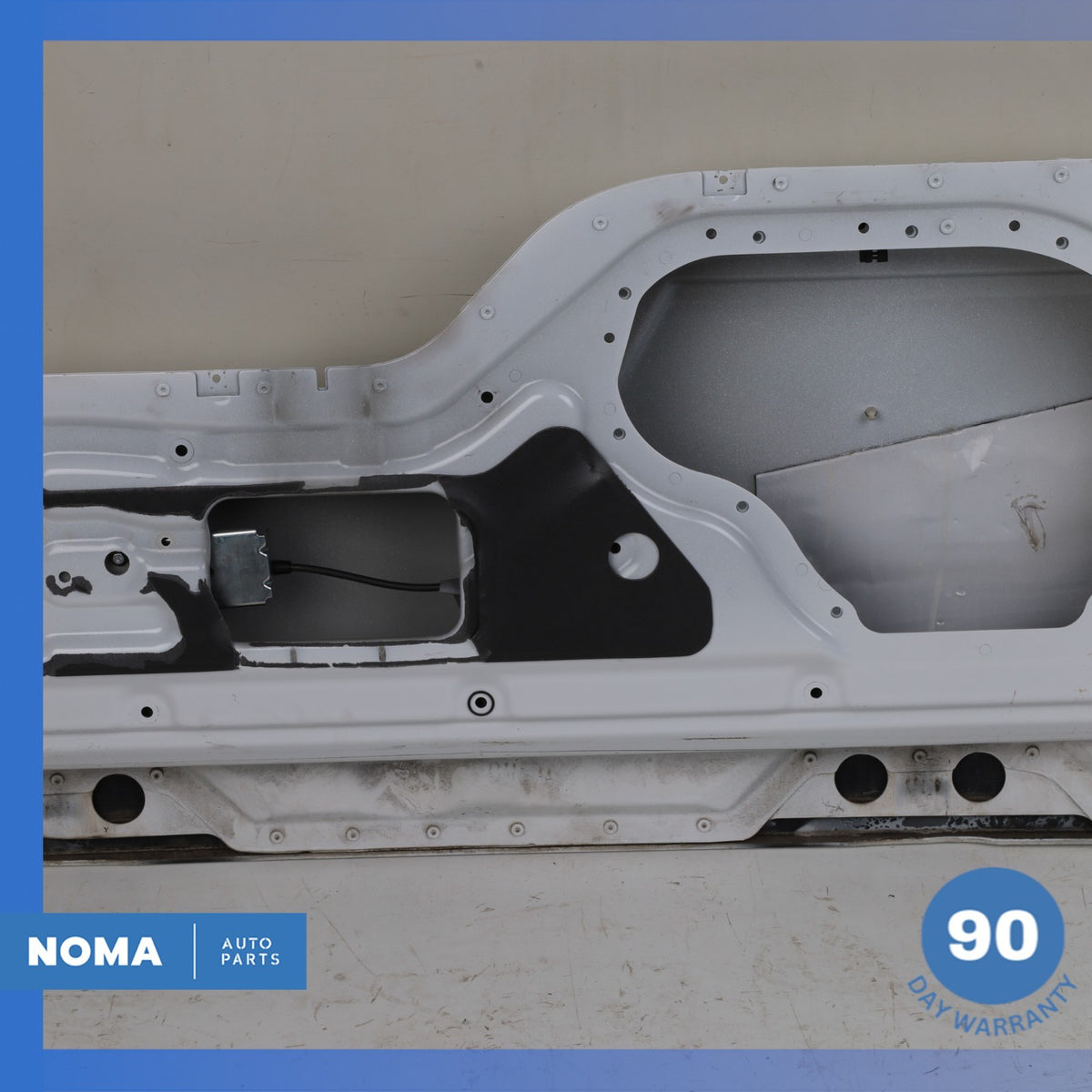 05-16 Land Rover L319 LR4 LR3 Lower Trunk Lid Shell Cover Assembly White OEM - photo 11