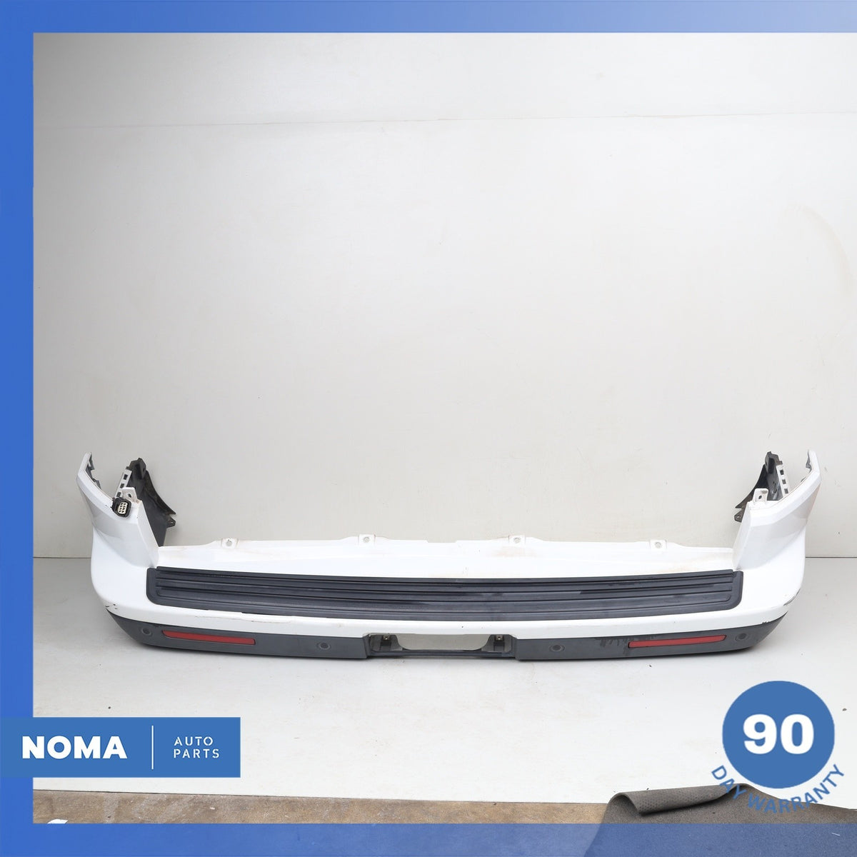 10-16 Land Rover L319 LR4 Rear Bumper Cover Assembly White OEM - photo 1