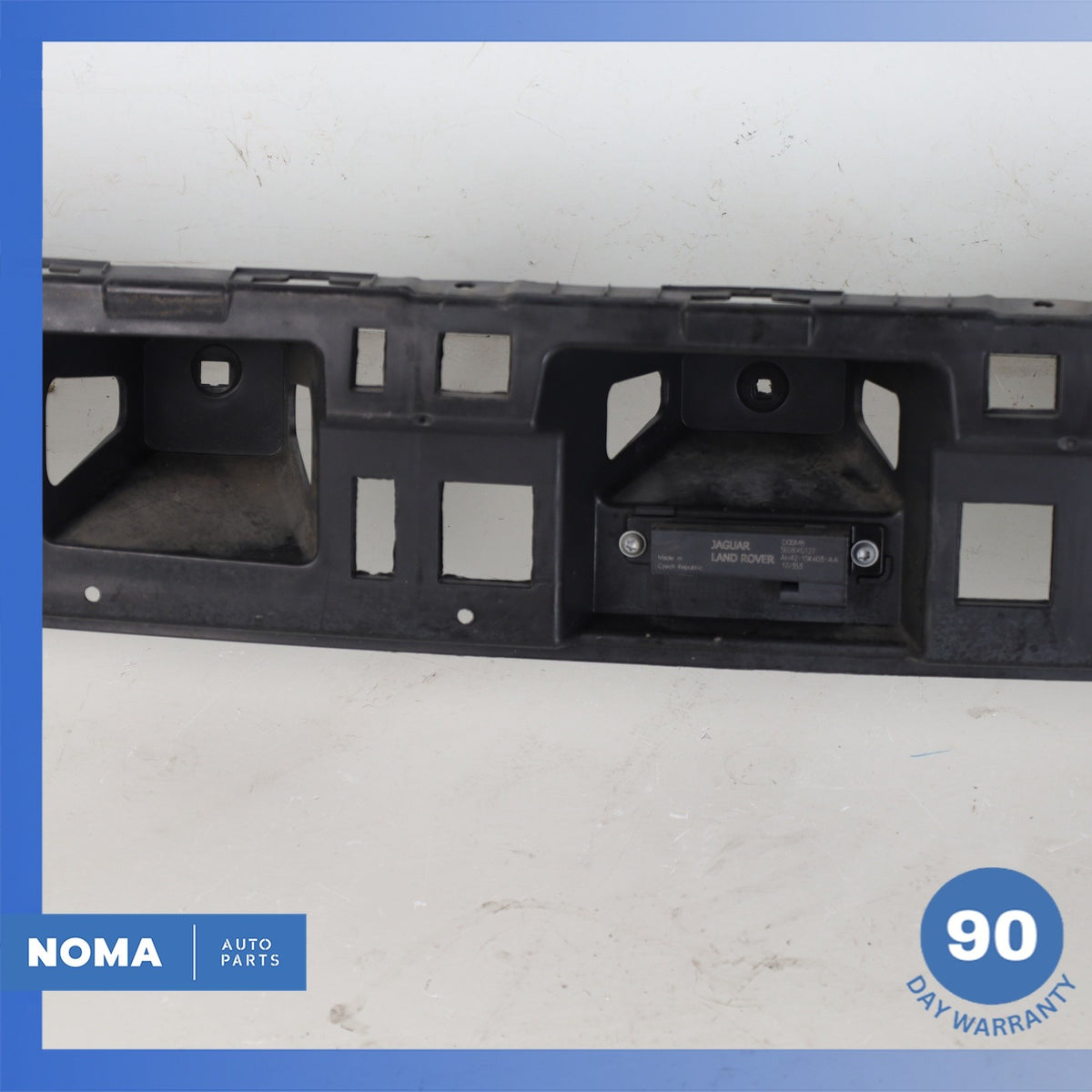 18-23 Range Rover L560 Velar Rear Bumper Center Mount Support Bracket OEM - photo 5
