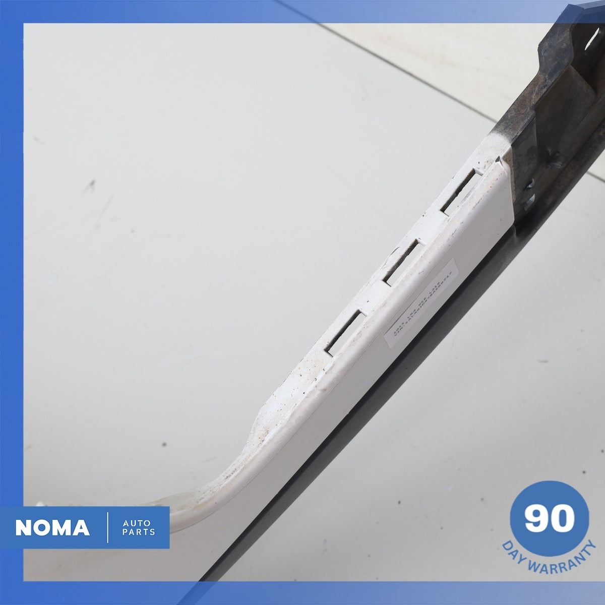 10-16 Land Rover L319 LR4 Rear Bumper Cover Assembly White OEM - photo 2