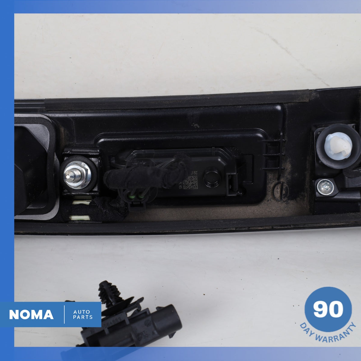 15-19 LR Discovery Sport L550 Rear Trunk Bezel License Plate Light Lamp Trim OEM - photo 18