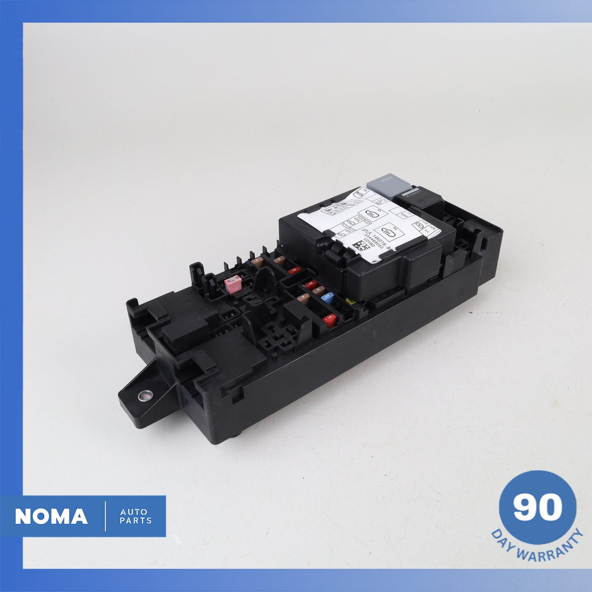 Range Rover Sport L494 L405 Engine Compartment Fuse Relay Box OEM - photo 2