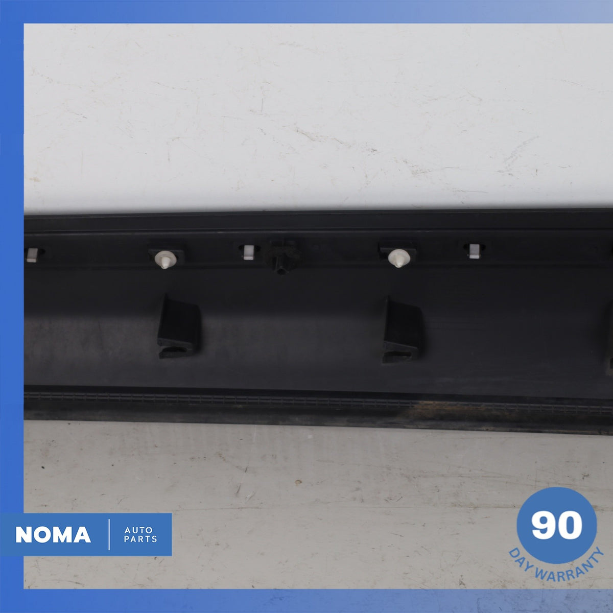 12-19 Range Rover Evoque L538 4DR Front Right Door Lower Molding OEM - photo 8