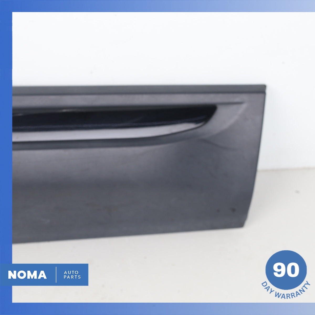 12-19 Range Rover Evoque L538 4DR Front Right Door Lower Molding OEM - photo 2