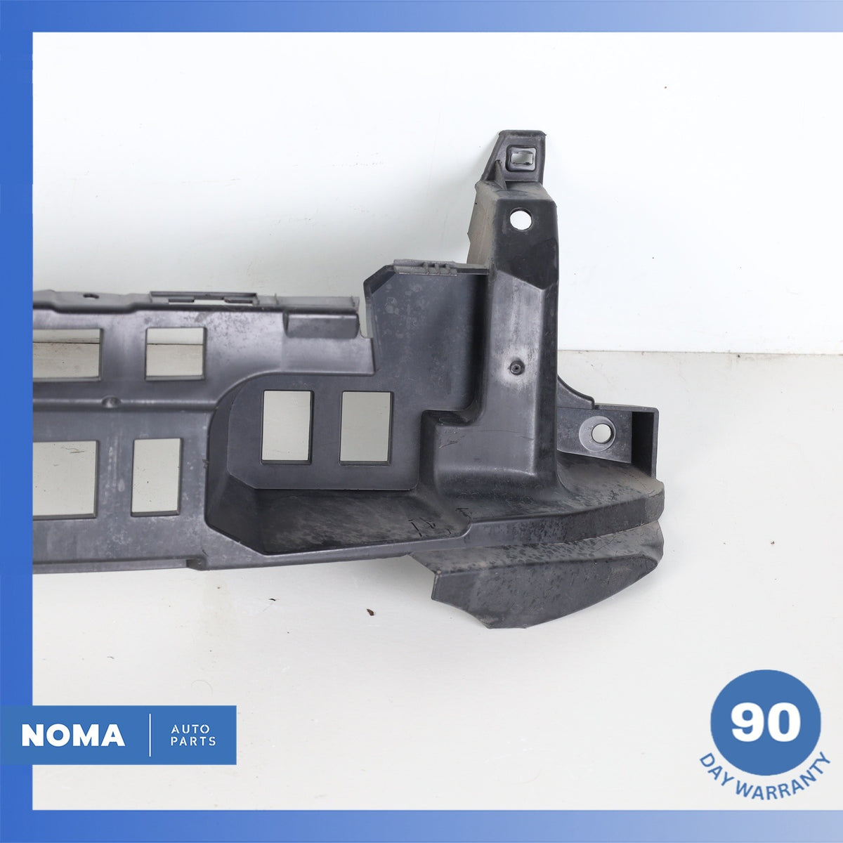 18-23 Range Rover L560 Velar Rear Bumper Center Mount Support Bracket OEM - photo 2