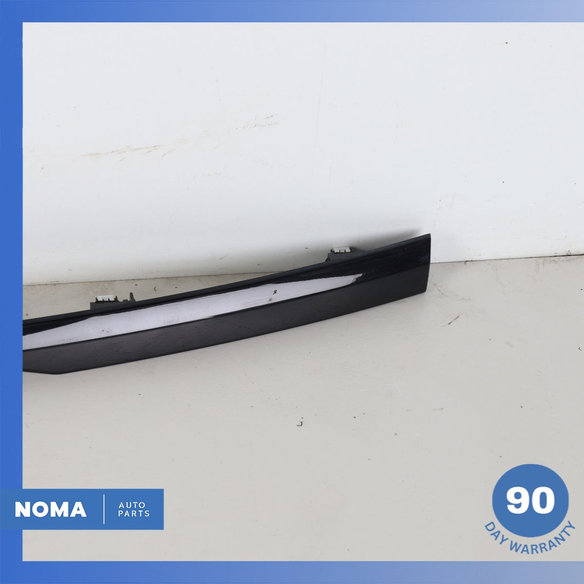 14-22 Range Rover Sport L494 Trunk Bezel License Plate Molding DK6240406DA OEM - photo 2