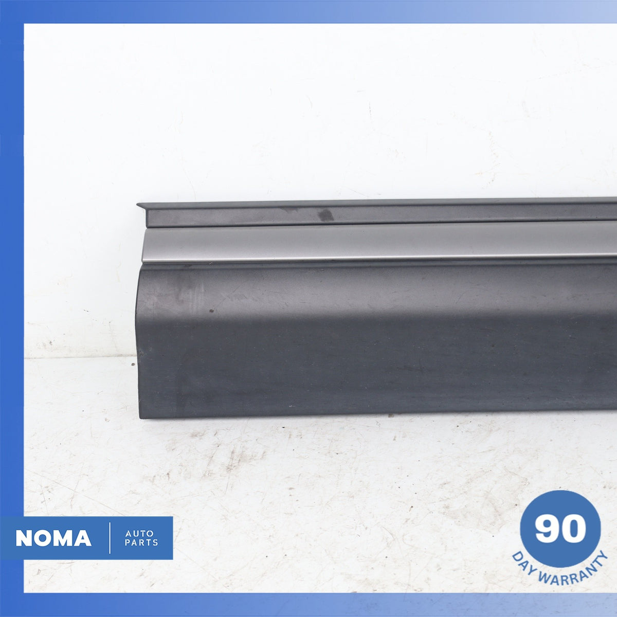 12-19 Range Rover Evoque L538 4DR Front Right Door Lower Molding OEM - photo 4