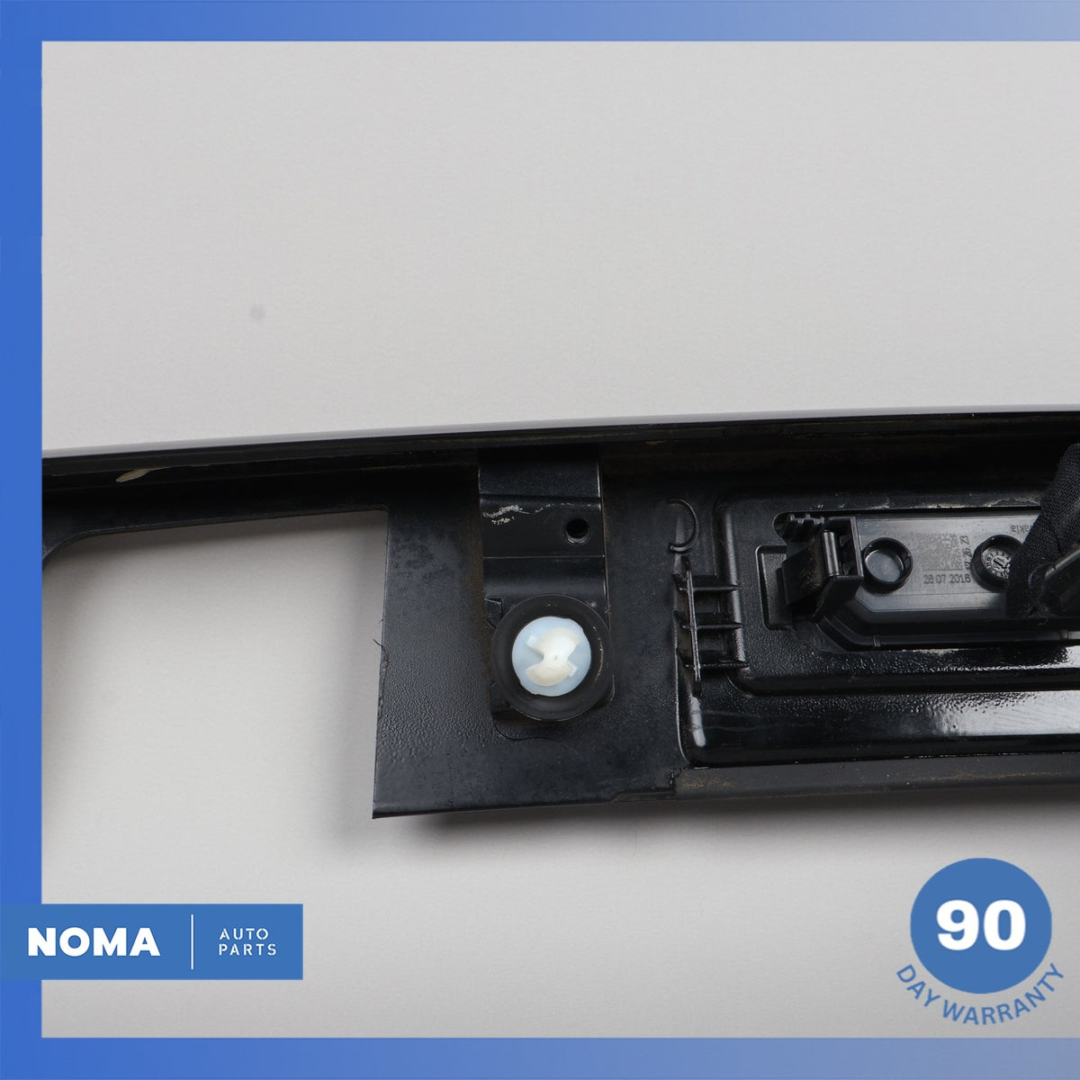 15-19 LR Discovery Sport L550 Rear Trunk Bezel License Plate Light Lamp Trim OEM - photo 9
