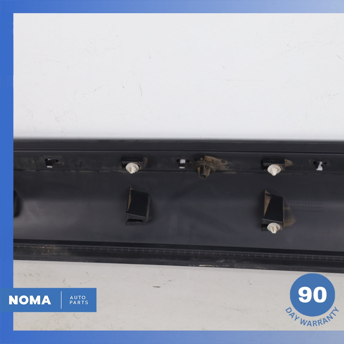 12-19 Range Rover Evoque L538 4DR Front Right Door Lower Molding OEM - photo 9