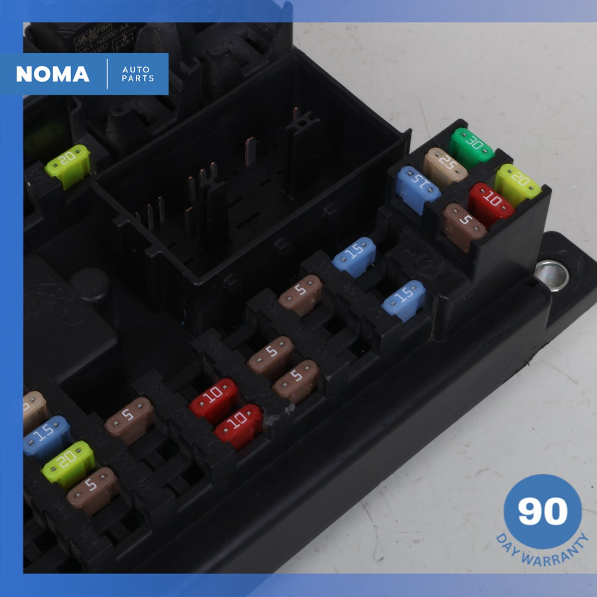 15-23 Land Rover Discovery Sport L550 Front Relay Fuse Box FK7214F041AC OEM - photo 2