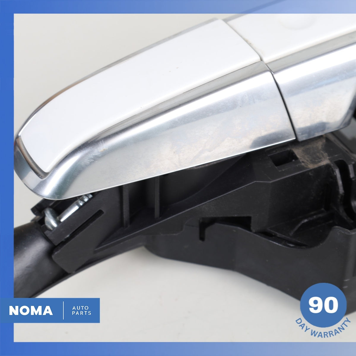2017 Land Rover Discovery Sport L550 Front Right Passenger Door Handle White OEM - photo 4