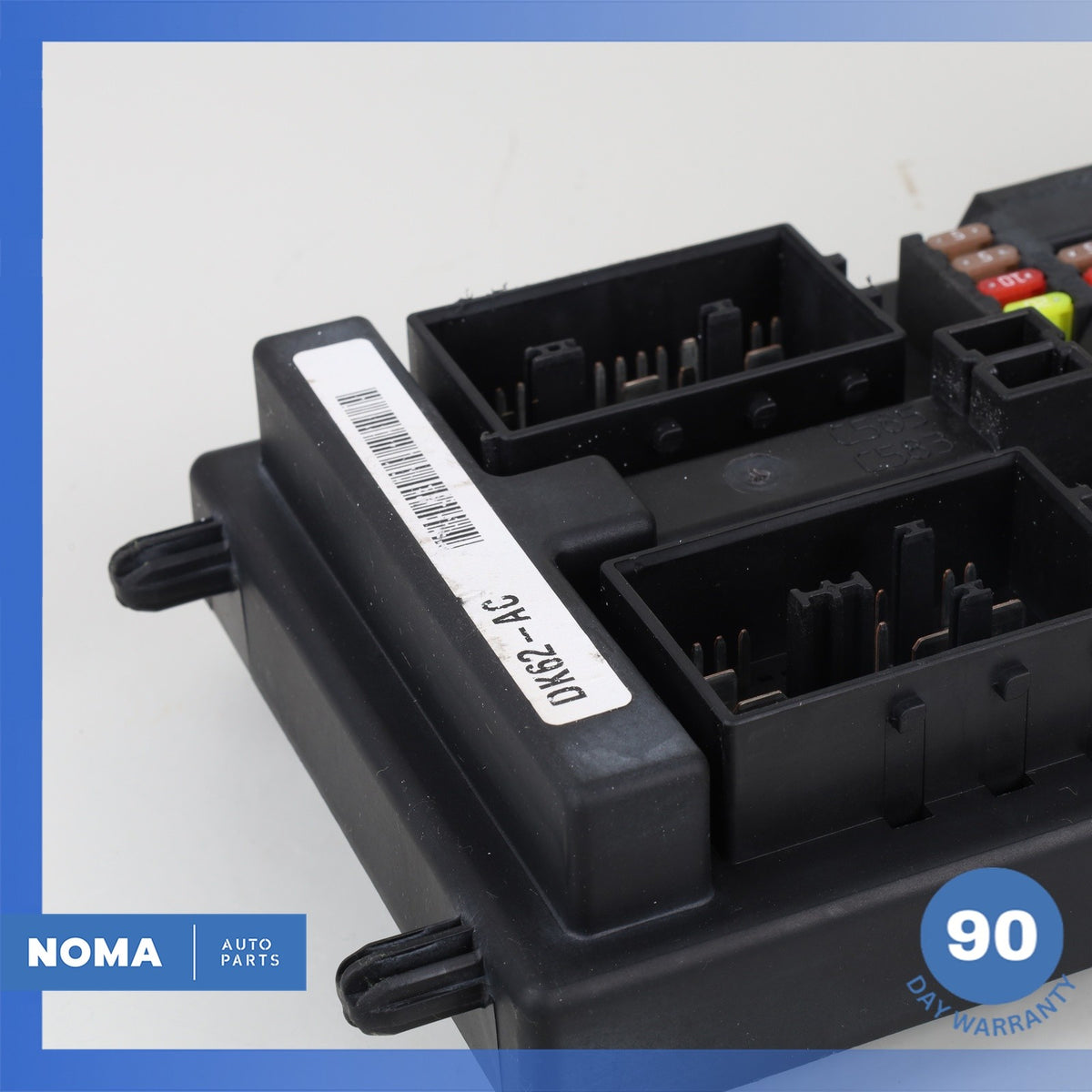 Land Rover Range Rover Sport L494 Body Control Module Fuse Relay Box OEM 93k - photo 3