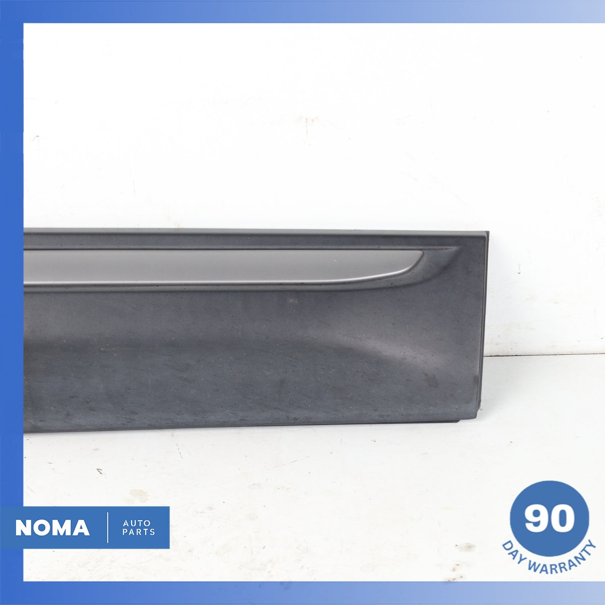 12-19 Range Rover Evoque L538 4DR Front Right Door Lower Molding OEM - photo 2