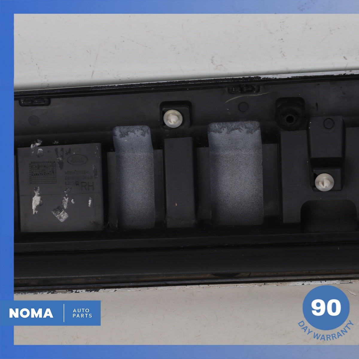 14-22 LR Range Rover Sport L494 Front Right Door Lower Molding White OEM - photo 9
