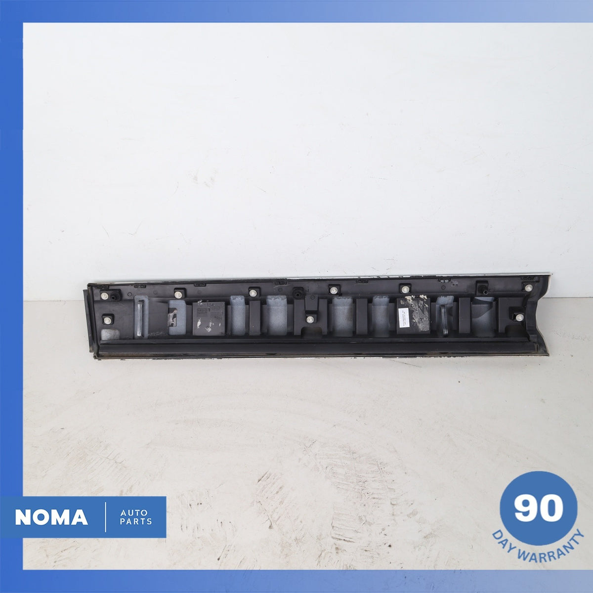 14-22 LR Range Rover Sport L494 Front Right Door Lower Molding White OEM - photo 6