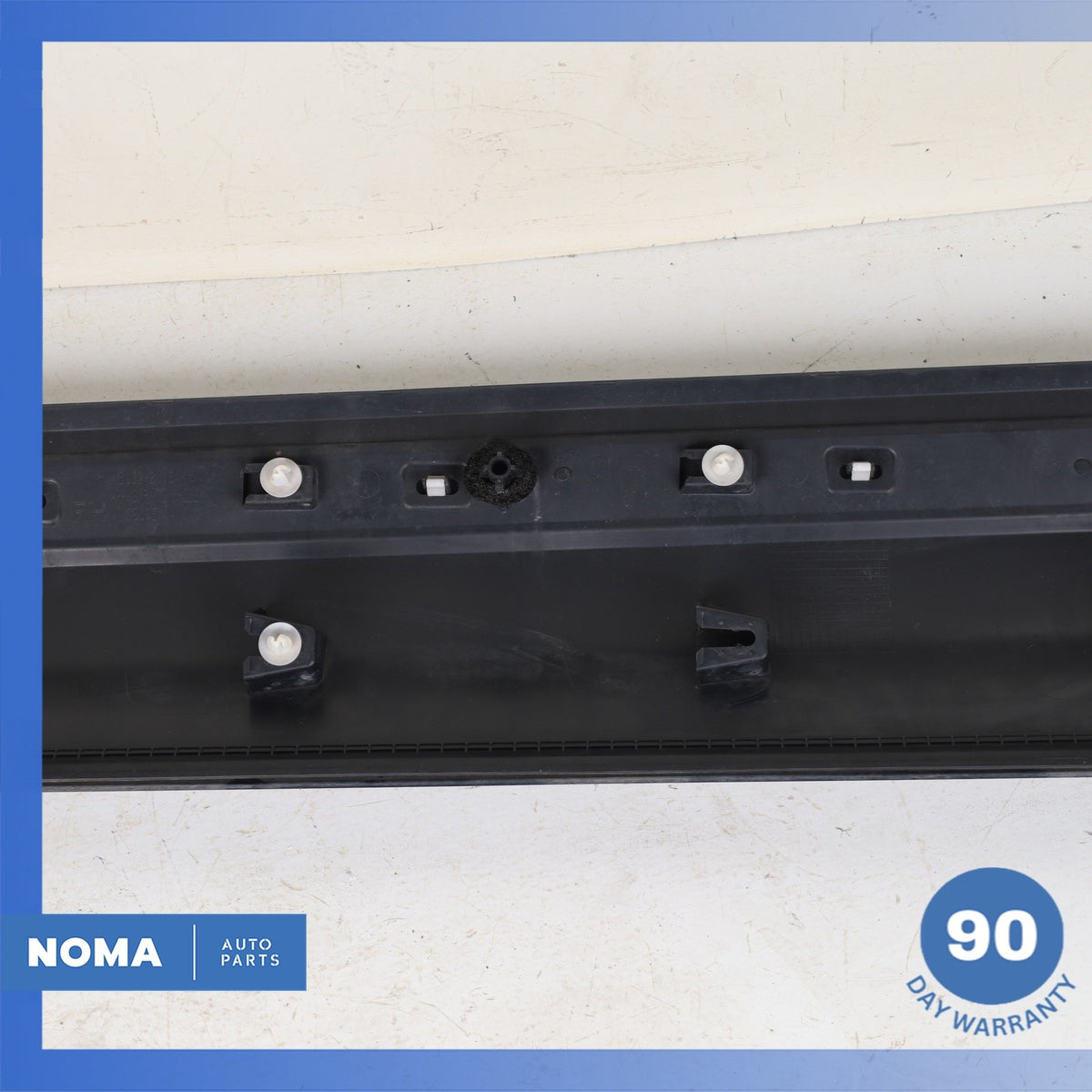 12-19 Range Rover Evoque L538 4DR Front Right Door Lower Molding OEM - photo 7