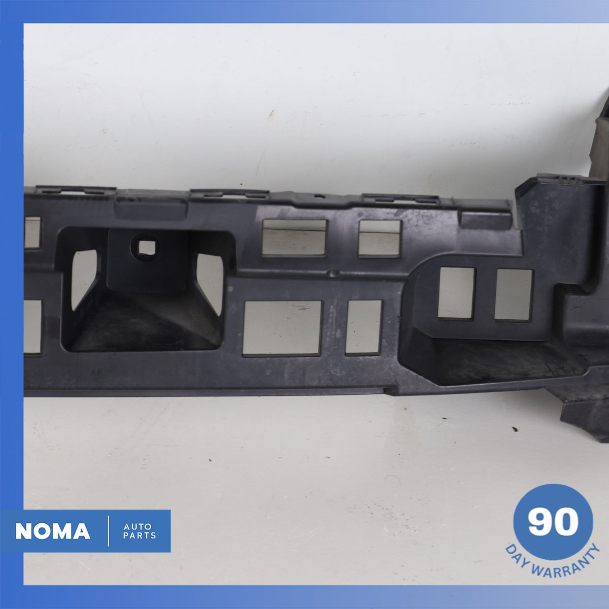 18-23 Range Rover L560 Velar Rear Bumper Center Mount Support Bracket OEM - photo 3