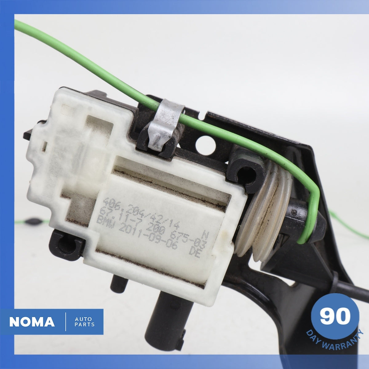 09-16 BMW E89 Z4 Fuel Gas Door Lid Actuator Motor 67117200675 OEM - photo 2