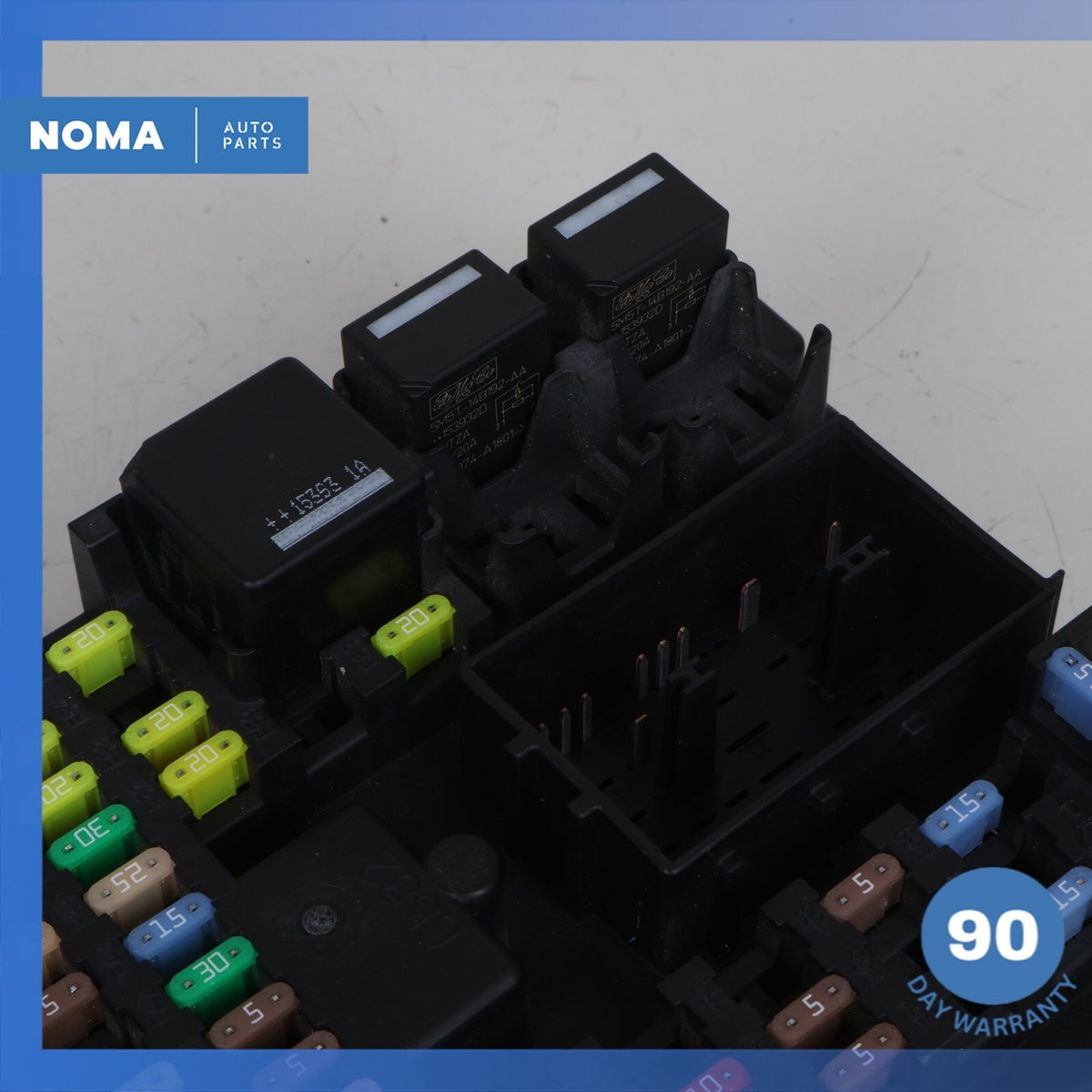 15-23 Land Rover Discovery Sport L550 Front Relay Fuse Box FK7214F041AC OEM - photo 3